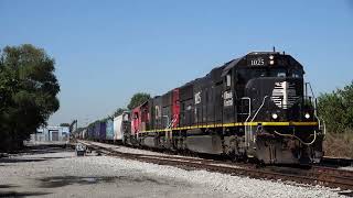 IC 1025 Leads L536 At Rockwell Avenue, Chicago, IL. 9-16-25