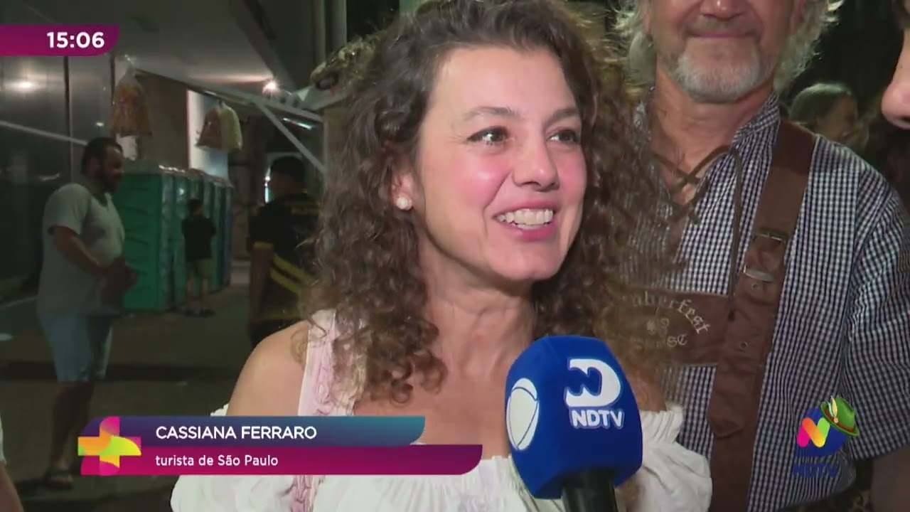 Oktoberfest: Primeiro desfile movimenta Rua XV de Novembro