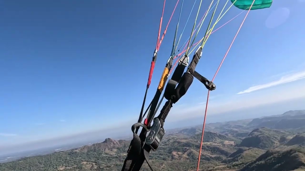 Volaron en parapente en El Salvador