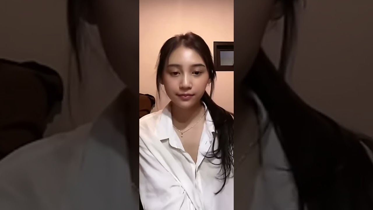 fokus sama Kancing bajunya