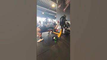Week 4 : Comp bench 4x92,5kg RPE 7 backoff set 3/3