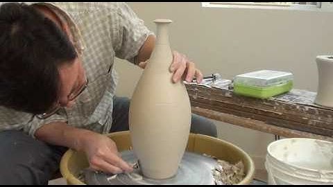 30. Throwing / Making a Thin-necked Bottle / Vase with Hsin-Chuen Lin