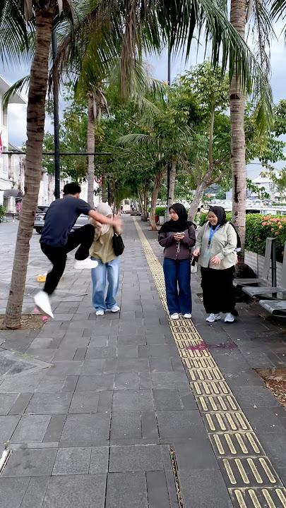langsung pada diem di pojokan🤣 #prank #funny #lucu #shortvideo #shortsfeed #comedy