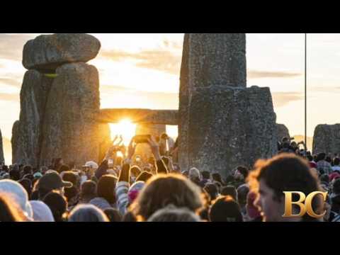 Stonehenge revelers ring in summer solstice