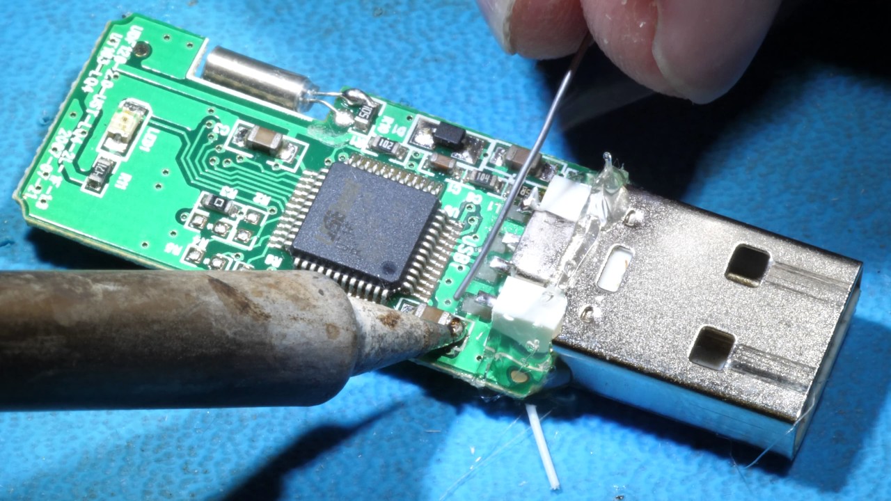 Se igennem auditorium Sjov Fix a physically broken USB Thumb Drive - YouTube