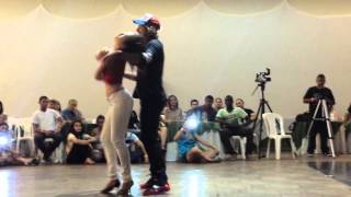 Видео: Kamacho e Luciana Lua dançando improviso de Zouk Conad 2014