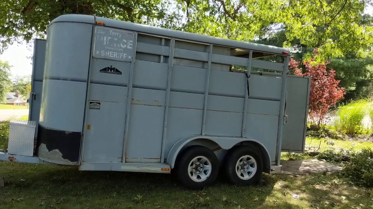 1 Renovating An Old Horse Trailer Into A Mobile Storefront Part 1 Of 4 Youtube Horse Trailer Weekend House Store Fronts