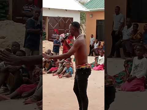 Msanii Magulu Tembo Alipokuwa Akitoa Burudani Mbele Ya Mbunge Alimas Maige Na Wana CCM Uyui