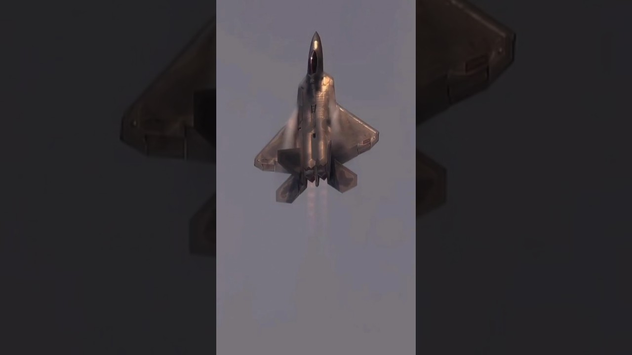 F-22 Forms its Own Camouflage #shorts #fighterjet