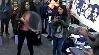 Kürtçe Şarkılar Eşliğinde Di̇reni̇ş Halayi (Emekçi Şair Bülent Arslan - Kamerası)