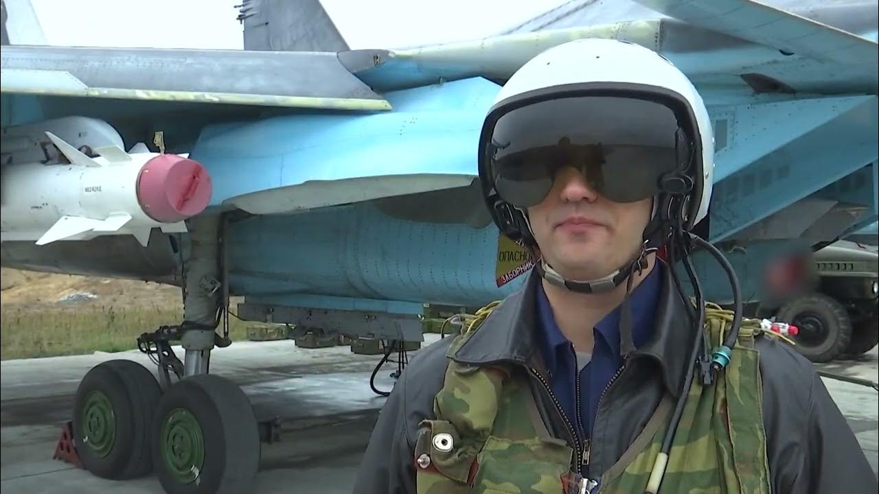 Летчики в кабине су-34. Су-34 бомбардировщик. Су-34 кабина пилота туалет. Пилоты вкс су-34. Кабина су-34 изнутри.
