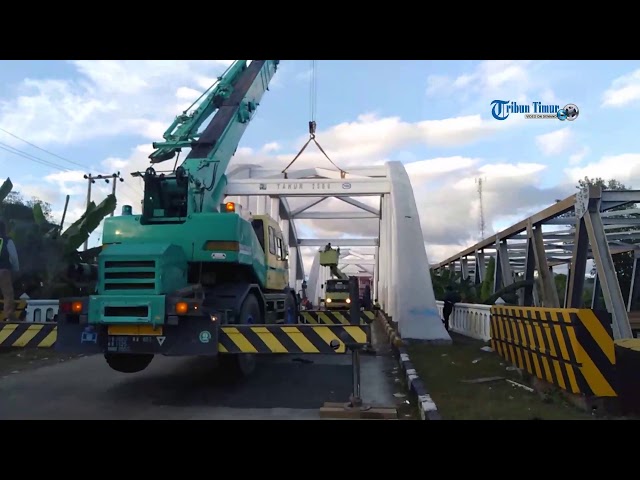 Jembatan Takkalasi Barru Belum Bisa Dilalui Kendaraan class=