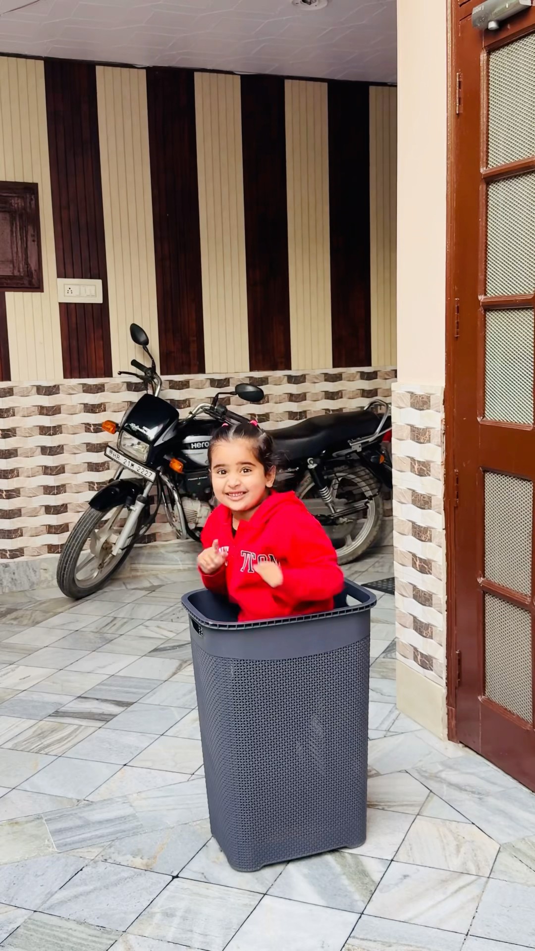 Anaya Kaha Gayab Ho Gayi ?
