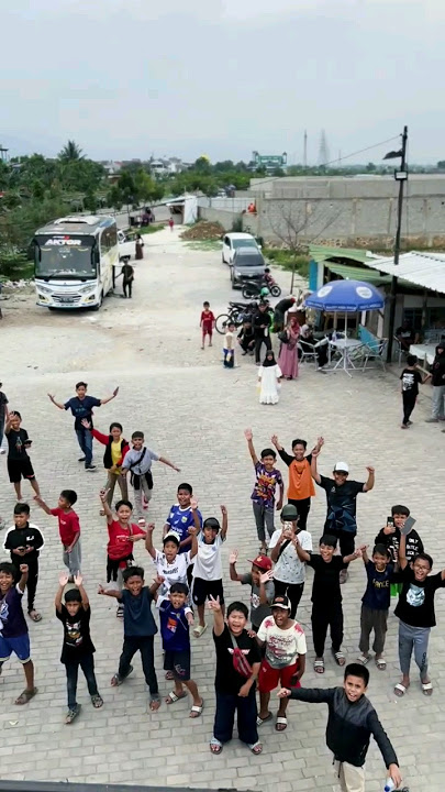 SAMBUT MANIA ALJABAR DI ATAS KABIN BUS SEKAR #telolet #basuri #aktorbasuri #aktorpianikabasuri