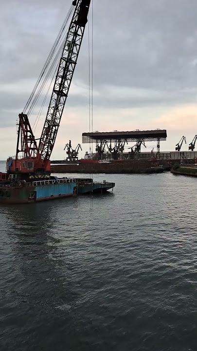 Pengerukan dermaga#shorts #shortsvideo #seaman #dermaga #ship #pelautindonesia #tambang