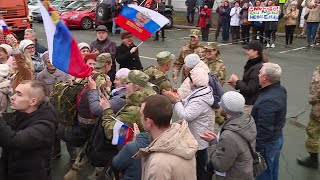 ВСТРЕЧАЕМ НАШИХ! В Новоуральск из зоны СВО вернулись военнослужащие ВЧ №3280