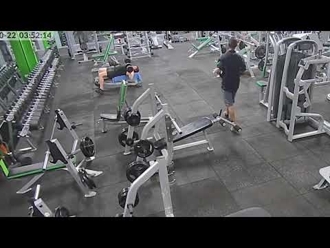 Gym goer drops 20kg weight on head of another gym goer doing weights