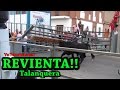 Toro ARRANCA!! la talanquera y DESTROZA!! palo de la plaza causando el PANICO!!!!