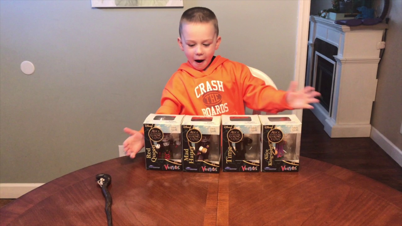 hatteria Magic Box: Alice Through The Looking Glass Vinimates