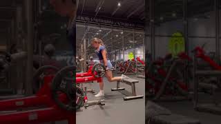 nothing will ever beat a women’s leg day😂 online coaching 🔗 in bio to have me as your coach!