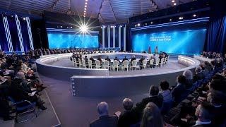 Лукашенко: в Беларуси очень много сделано, чтобы человек мог зарабатывать для себя и семьи Лукашенко: в Беларуси очень много сделано, чтобы человек мог зарабатывать для себя и семьи