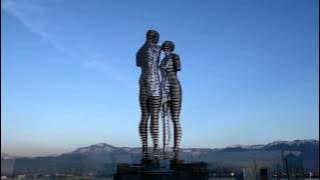 Ali and Nino, Man and Woman, the Statue of Love sculpture in Georgia