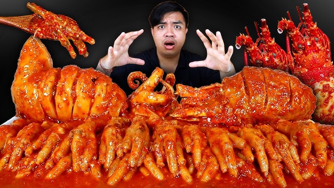 Lobster kuah pedas dengan warna merah menyala, disajikan dengan kuah gurih berempah yang menggugah selera