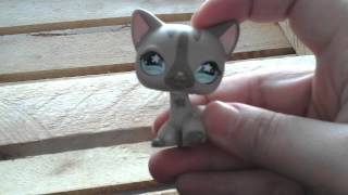 Кошка серая стоячая с полосками #468 с бирюзовыми глазами Кошка серая стоячая с полосками #468 с бирюзовыми глазами