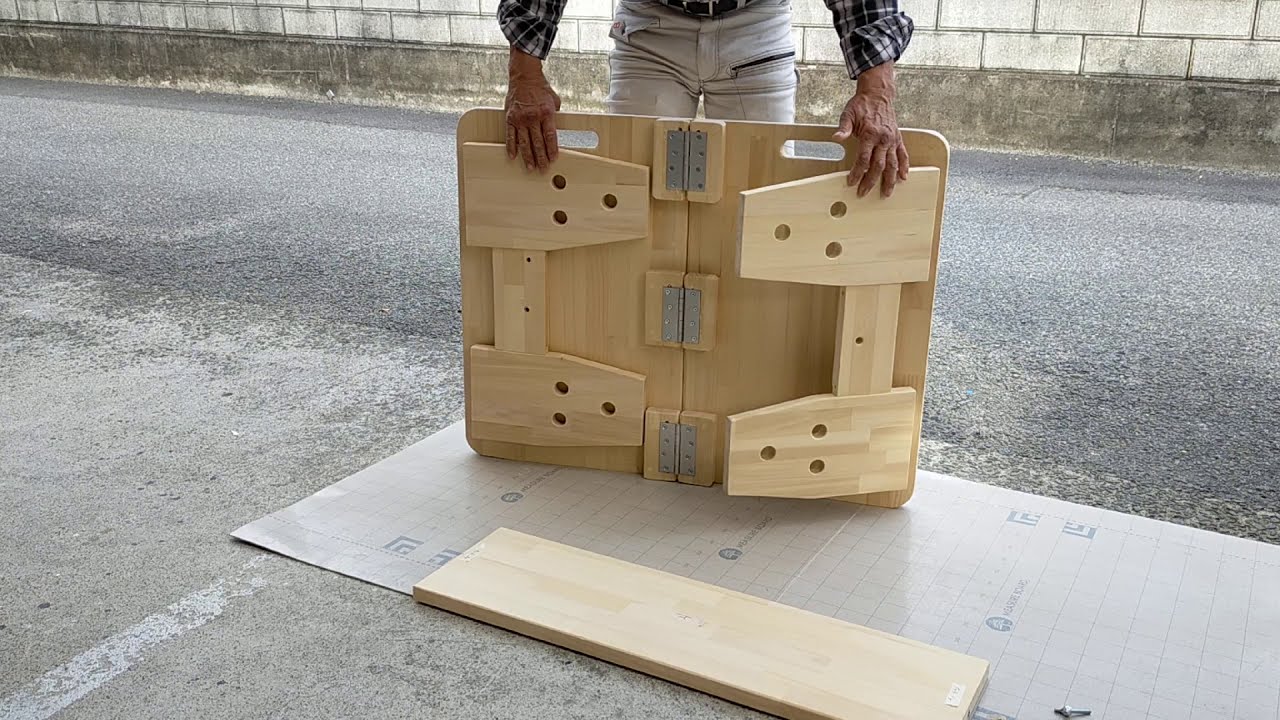 2020年11月16日 😎【DIÝ】折り畳みテーブル(集成材)を作ってみました。途中工程<カット・サンダー掛け・組み立て)は抜いてます