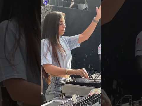 DJ GATA? TOCANDO
