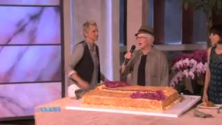 Mama Feels The Love From The Audience2565