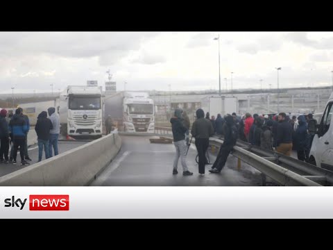 French fishermen block Eurotunnel freight terminal