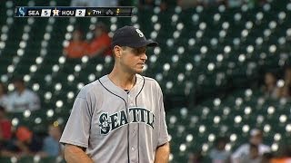 SEA@HOU: Young fans eight over seven strong frames