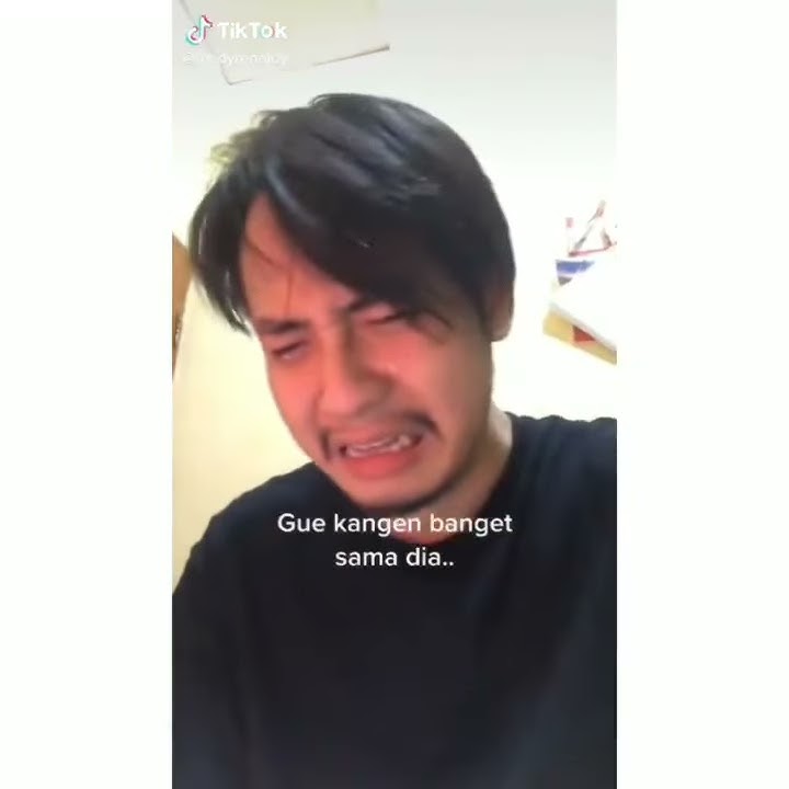 Gue kangen banget sama dia gara gara karantina, gak kuat lagi gue