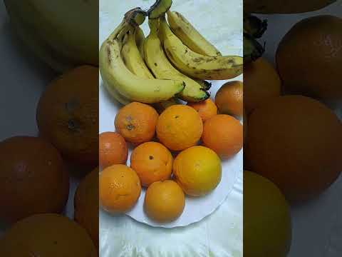 طبق من الموز والبرتقال صحتين وعافيه على قلبكم