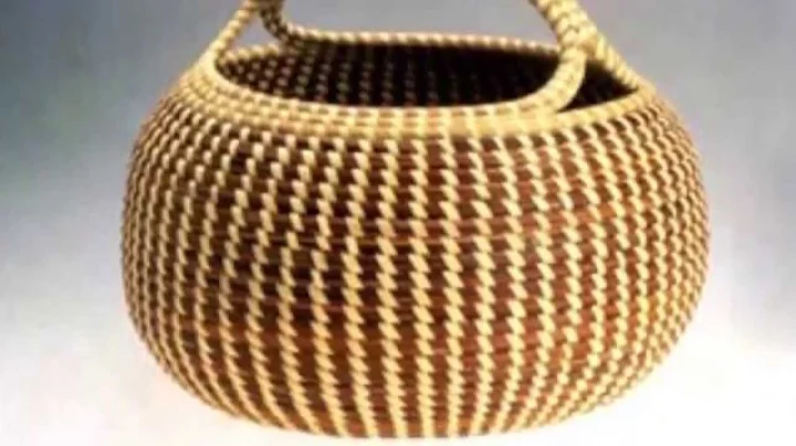 Sweetgrass Basket Tradition by Madelyn Hawver (Doc...