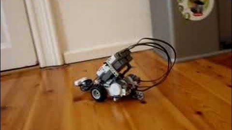 Lego Mindstorms NXT - The car that watches out for its head