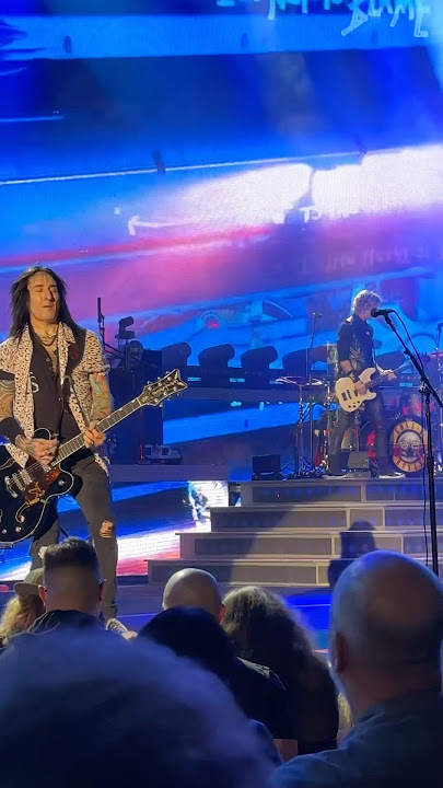 Fortus and Duff Lock In, Then Axl Rose Joins the Moment