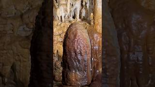 Encontramos un mineral increíble dentro de la cueva