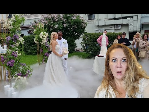 Videó: Miért sétálnak a menyasszonyok a folyosón?