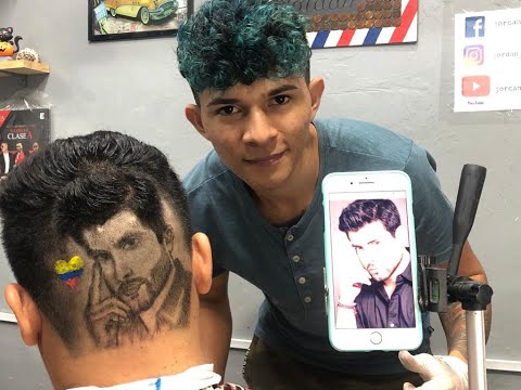 Efrain Ruales plasmado en un corte de cabello