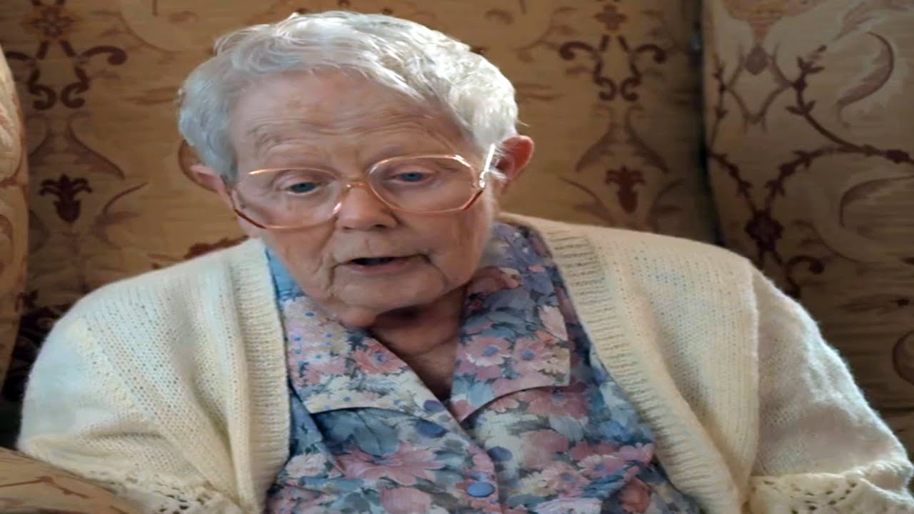 After Life - Ricky Gervais😂100 Year Old Woman - YouTube
