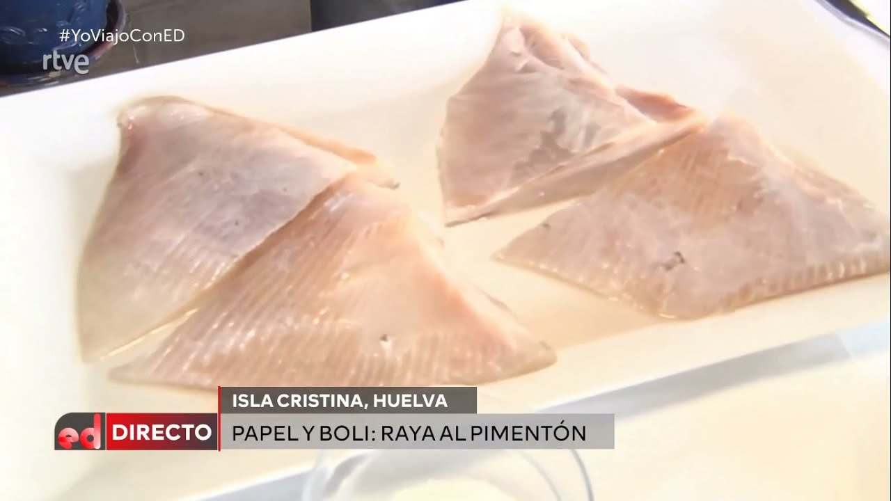🐠 Preparamos, en #IslaCristina (#Huelva), uno de los platos estrella: Raya al pimentón