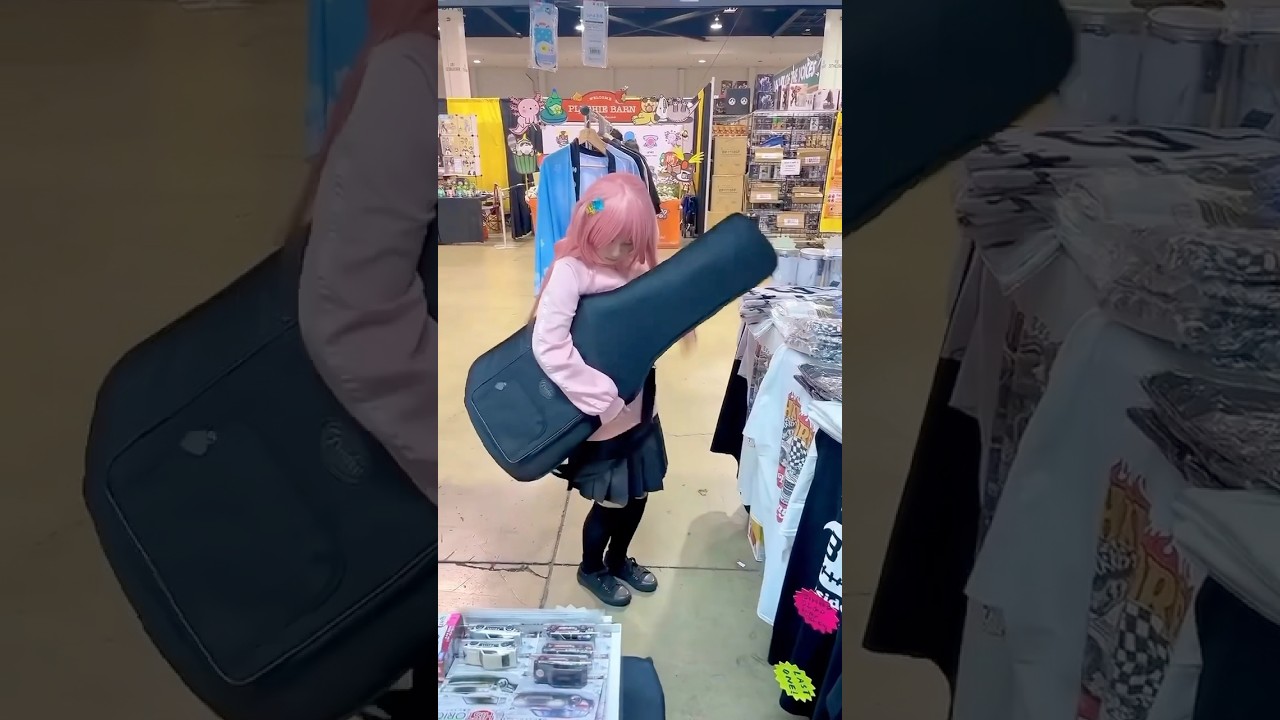 Guitar is need!! [Bocchi the Rock Cosplay]