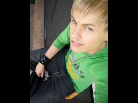 Sterling Knight VS Drew Ryan Scott STARSTRUCK movi...