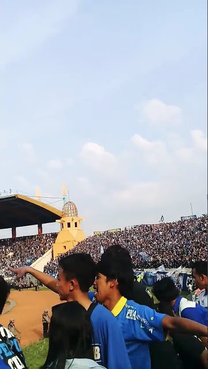 Bomber Melagukan Singanya Jadi kucing Di stadion SJH #persibday #viking #bomberpersib #persib #fyp