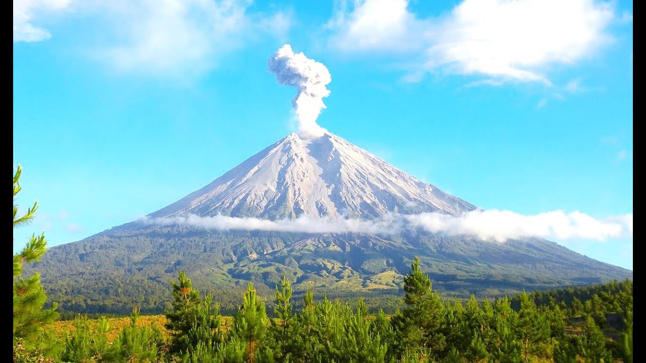  GUNUNG MERAPI  Yogyakarta Volcanic Mount  Merapi  Indonesia 
