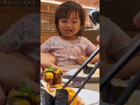 Kak Delila lagi makan ❤