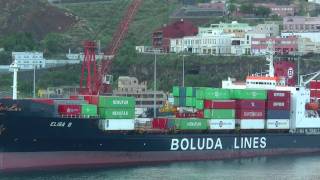 La Palma: Containerschiff-Beladung im Hafen von Santa Cruz, Kanarische Inseln