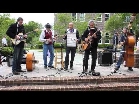 Maryville College president performs with Pistol C...